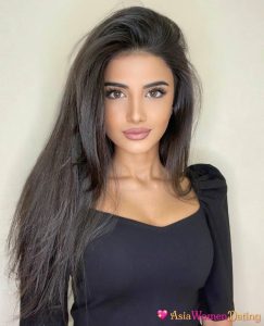 Read more about the article Unveiling the Allure and Beauty of Azerbaijani Women: A Guide to Dating